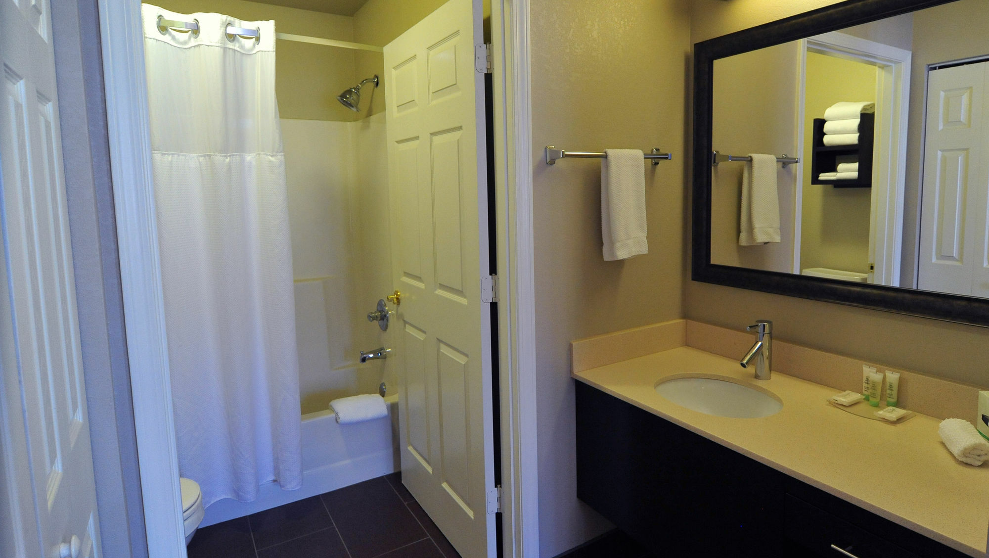 Staybridge Suites Chicago-Oakbrook Terrace By Ihg Εξωτερικό φωτογραφία